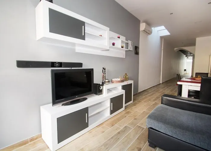 Casa Con Piscina En El Centro De Calella, Aire