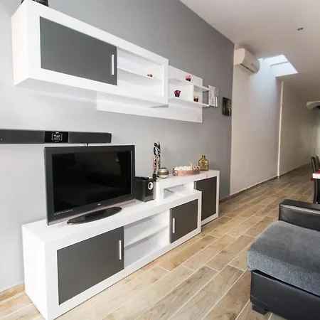 Casa Con Piscina En El Centro De Calella, Aire